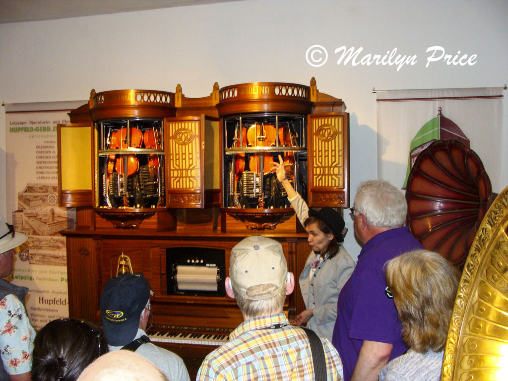 Player piano with violins, Siegfried's Mechanical Instrument Cabinet, Rudesheim, Germany